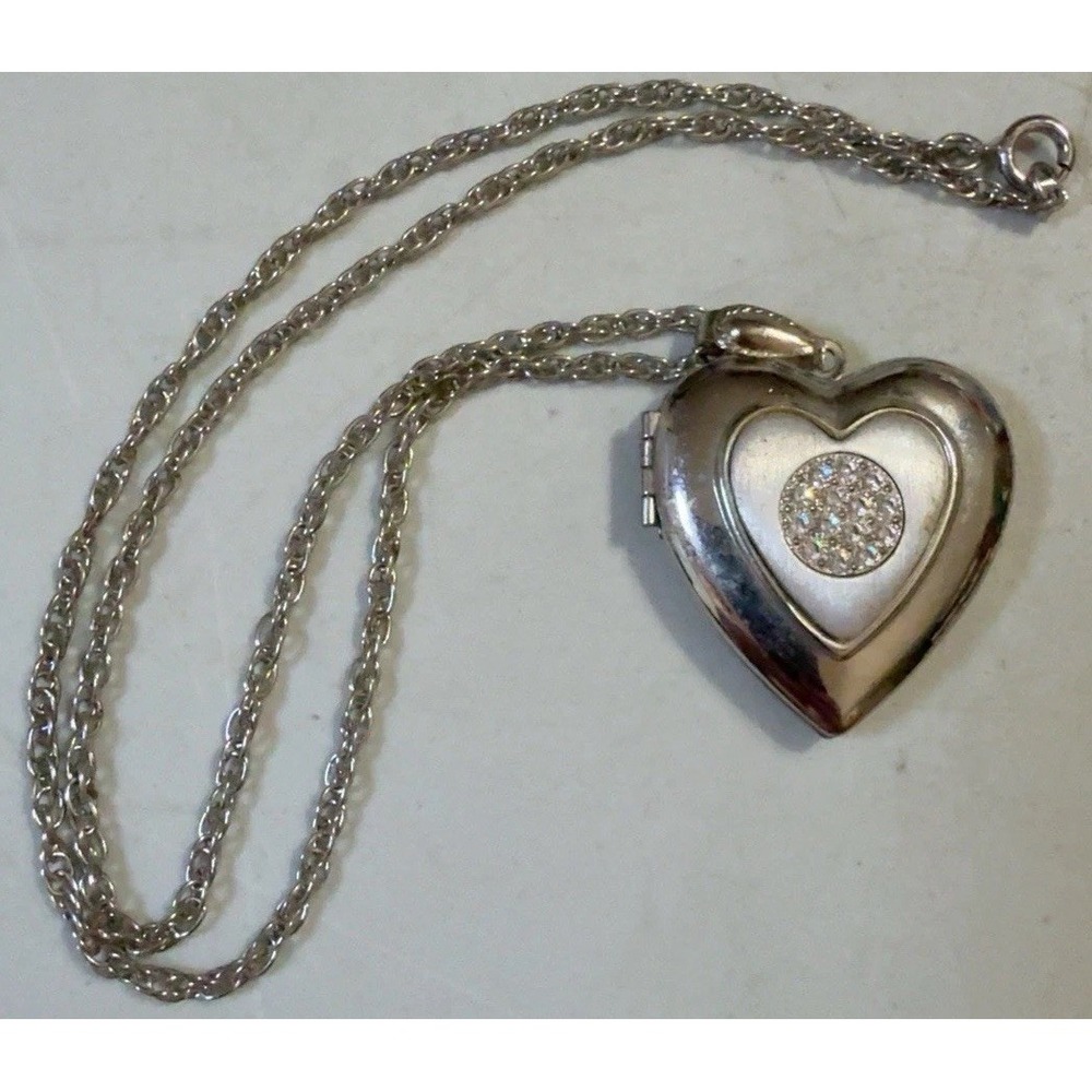 T20158-Vintage Silver Tone Heart Locket Necklace Rhinestone Crystal Pendant - Picture 2 of 7